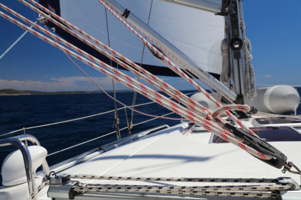 Segelboot und Yachten -Fallen und Schoten