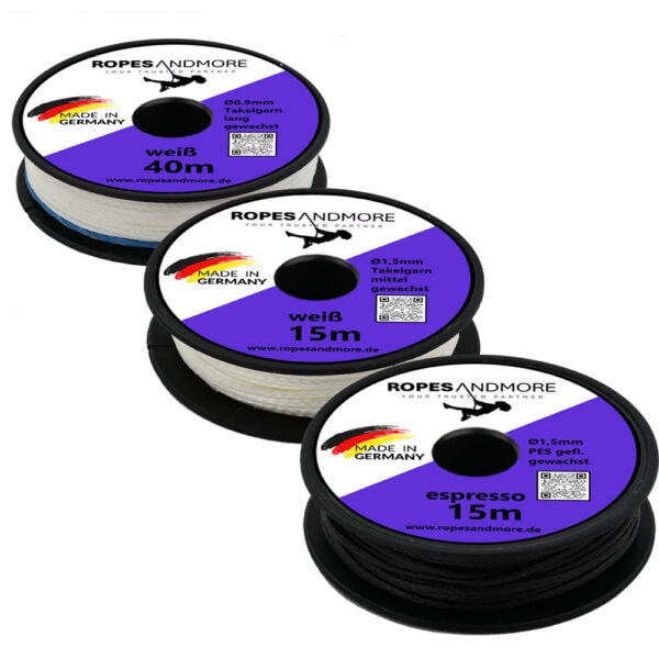 Drei Spulen Ropes & More® gewachstes Takelgarn aus Polyester: links 0,9mm weiß, mitte 1,5mm weiß, rechts 1,5mm espresso.