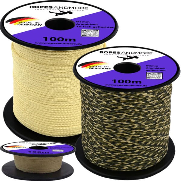 Drei Spulen RopesAndMore Aramidseile in verschiedenen Stärken und Farben: 5mm geflochtenes Aramidseil in Gelb-Natur, 3mm Seil in Camouflage-Optik und ein dünnes 0,24mm Aramidseil auf einer flachen Kunststoffspule, jeweils 100m Länge Made in Germany.