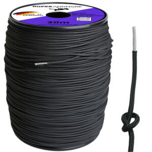 Spule mit schwarzem Dyneema-Seil 3,5 mm Durchmesser und abriebfestem PES-Mantel.