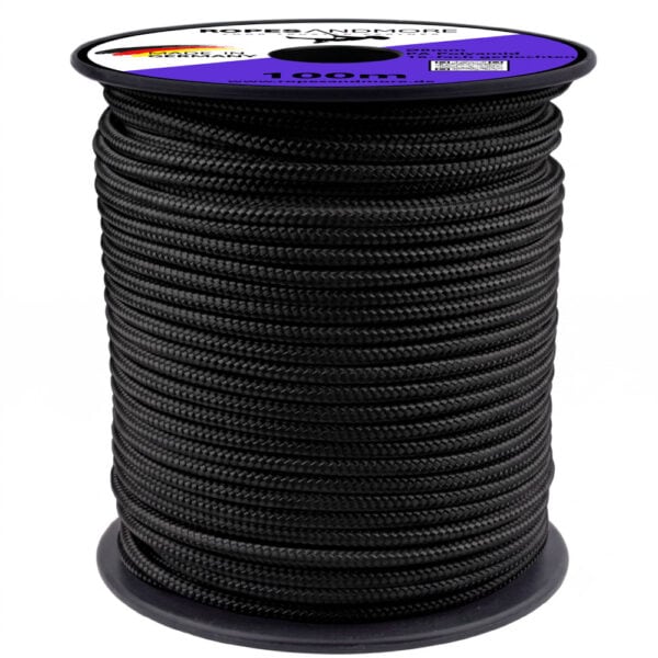 Schwarzes 8mm Polyamid-Seil, 16-fach geflochten, auf einer 100m Spule mit violettem Label von RopesAndMore.